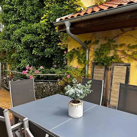 Mediterranes Gelbes Haus Pool Sauna Apartment Konigheim